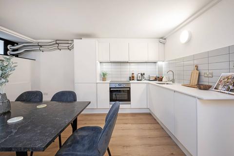 Studio to rent, Springfield House, Dalston, London, E8