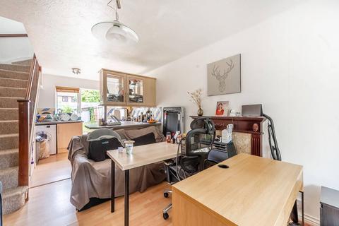 1 bedroom end of terrace house to rent, Waller Drive, Northwood, HA6