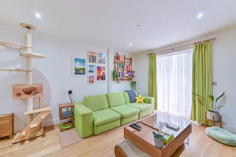 3 bedroom flat for sale, Howe House, Woolwich, London, SE18