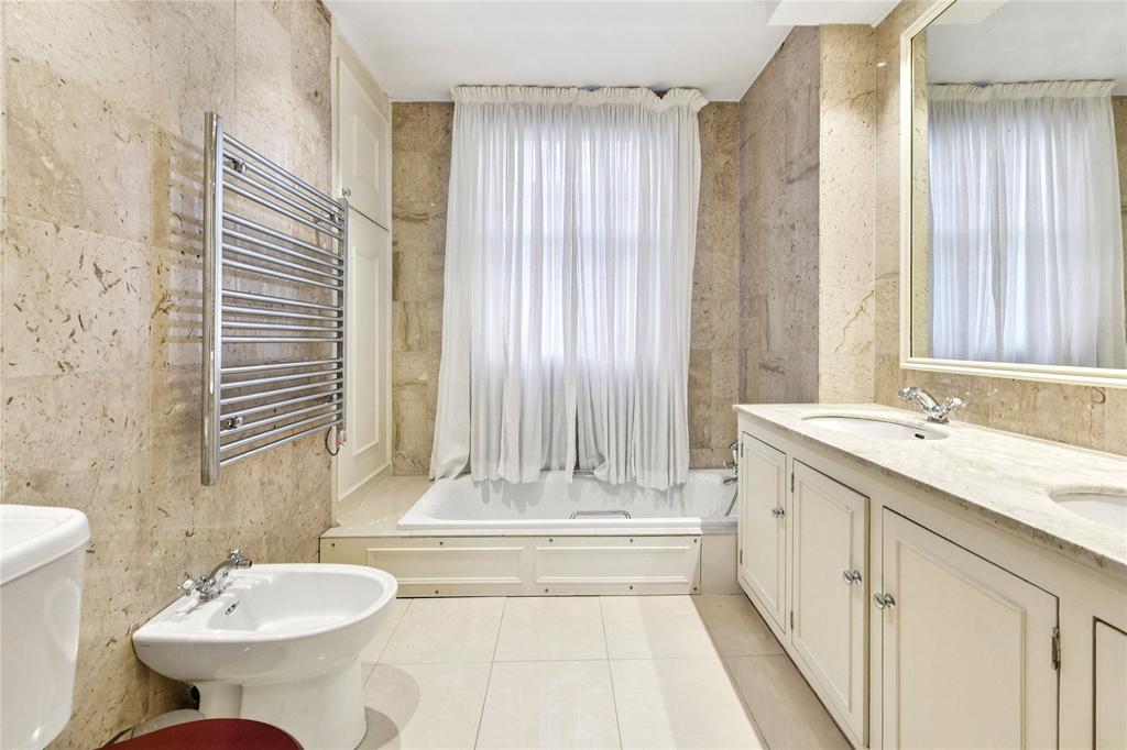 Principal Bathroom