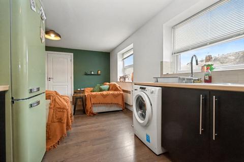 undefined, Brandon Court, Wakefield, West Yorkshire