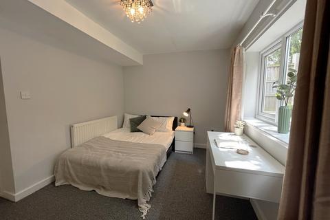 6 bedroom semi-detached house to rent, Scalford Drive, Nottingham NG8