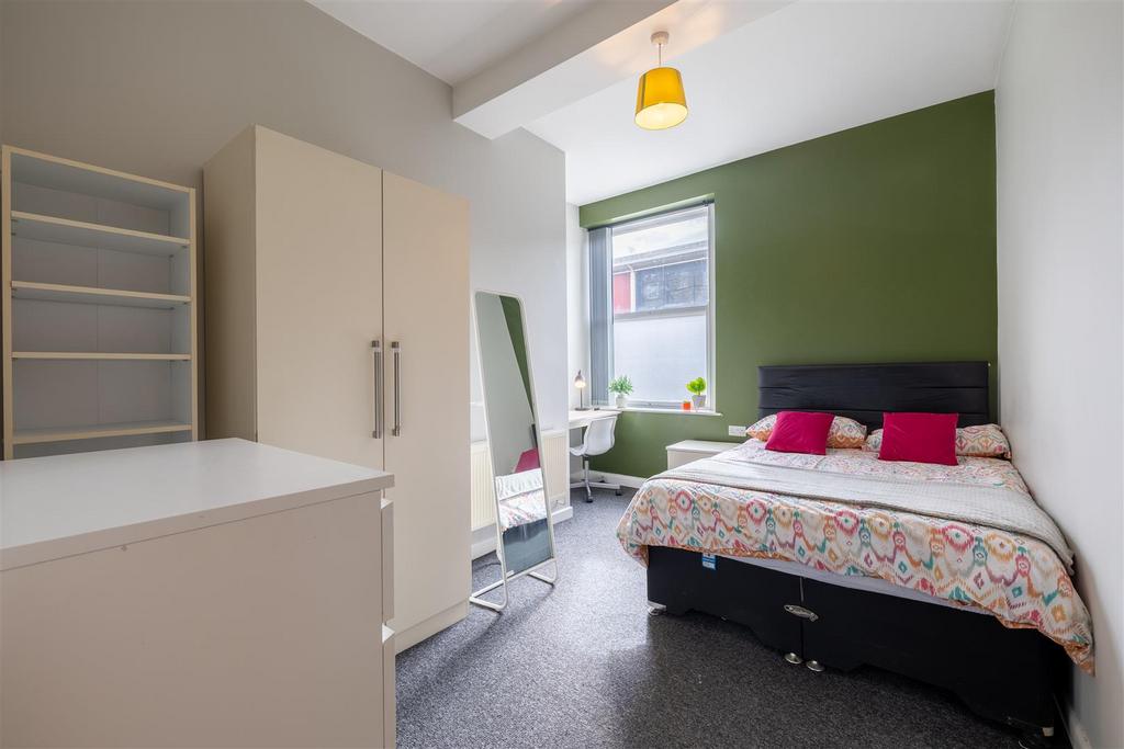 7 Cable Street 2.jpg