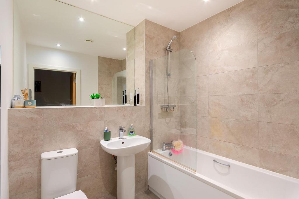 1 B1 CSC - Bathroom B.jpg