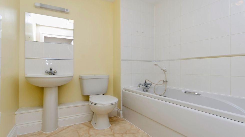 8220630-bathroom2 re