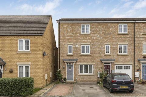 4 bedroom end of terrace house for sale, Redshank Close, Soham CB7