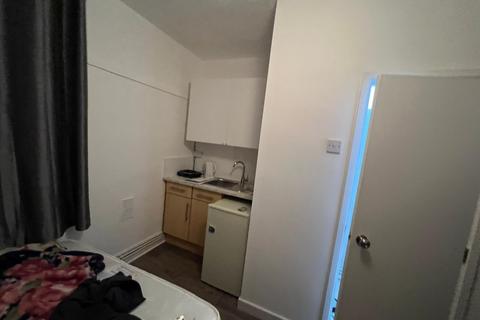 Studio to rent, Boundary Road, London NW8