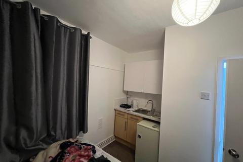 Studio to rent, Boundary Road, London NW8