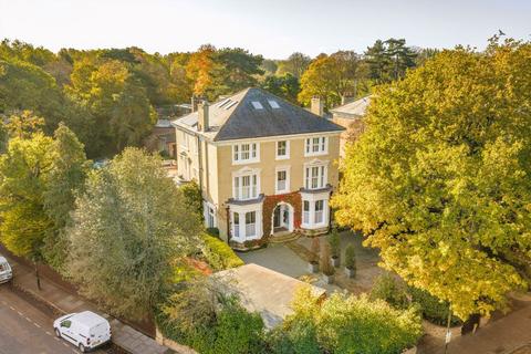 undefined, Cambridge Park, Twickenham TW1