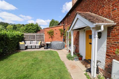 undefined, London Road, Hook RG27