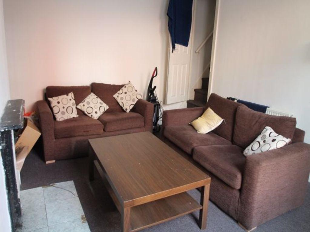 A contemporary and inviting living room featuri...