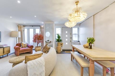 undefined, Elizabeth Mews, Belsize Park