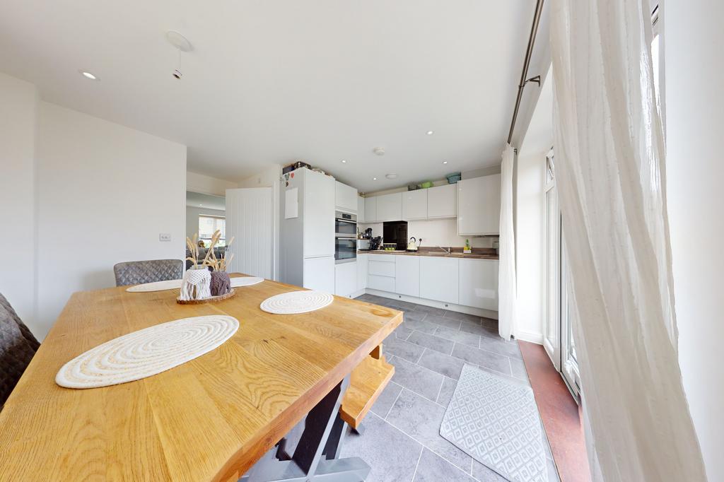 Dining / kitchen