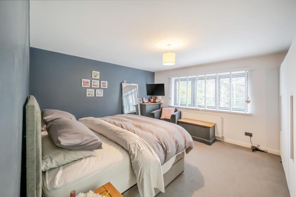Bedroom 1.jpg