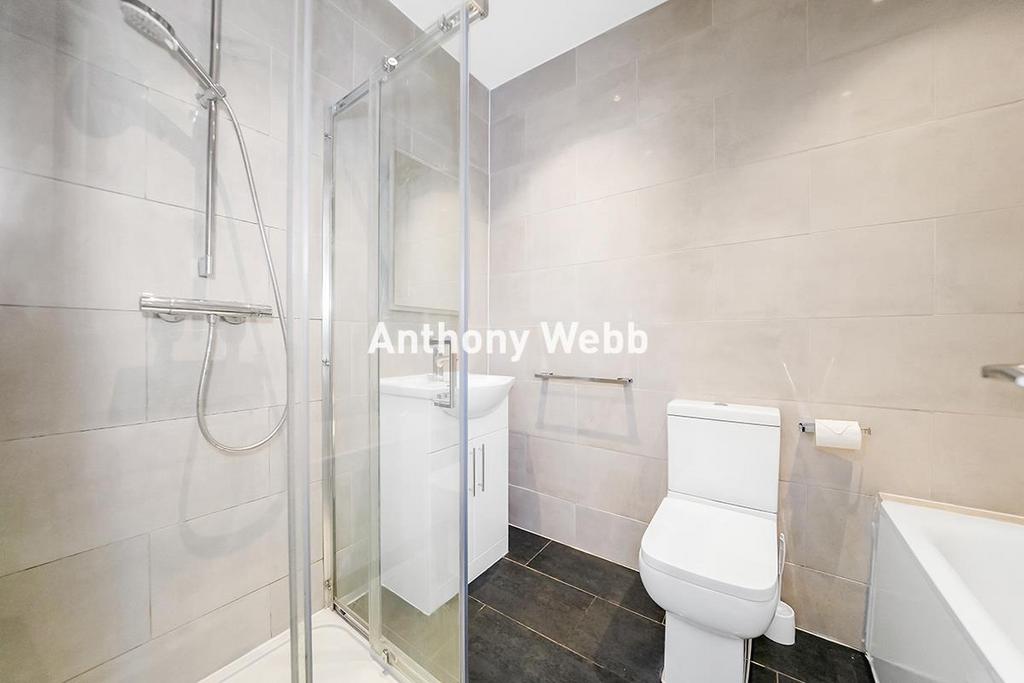 Bath/shower room