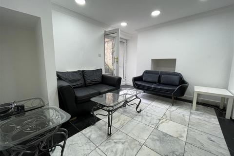 4 bedroom apartment to rent, Cathays Terrace, Cardiff