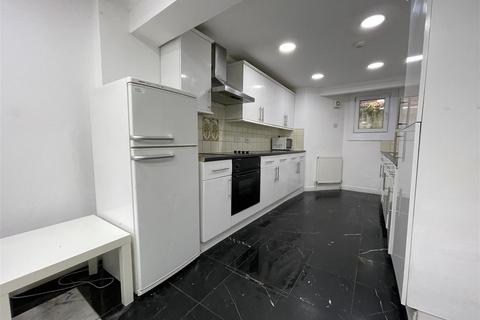 4 bedroom apartment to rent, Cathays Terrace, Cardiff