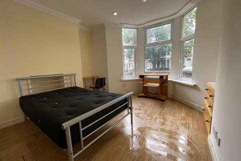 4 bedroom apartment to rent, Cathays Terrace, Cardiff