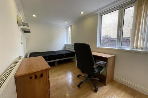 4 bedroom apartment to rent, Cathays Terrace, Cardiff