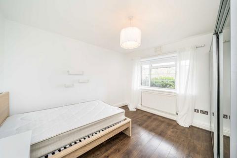 3 bedroom flat for sale, Mulberry Close, London NW4