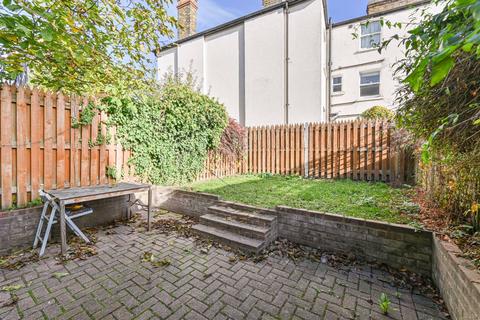 Estreham Road, Streatham Common, London, SW16