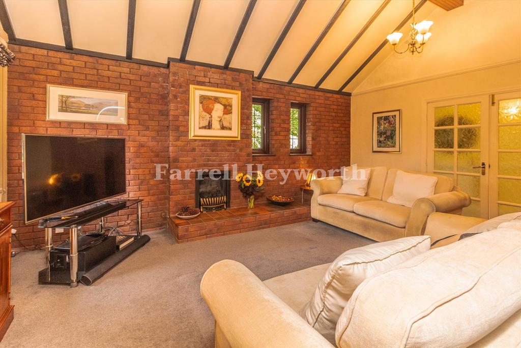 Lounge image 2