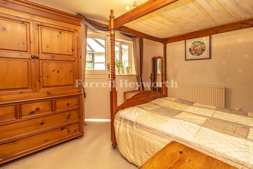 Bedroom 1 image 2