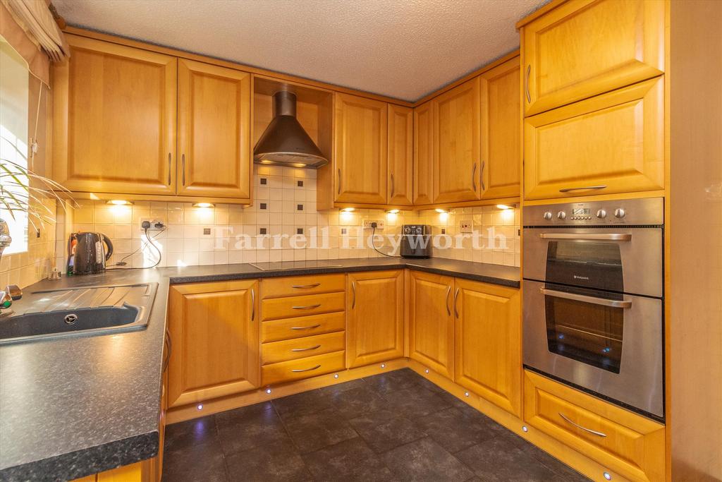 Kitchen image 4