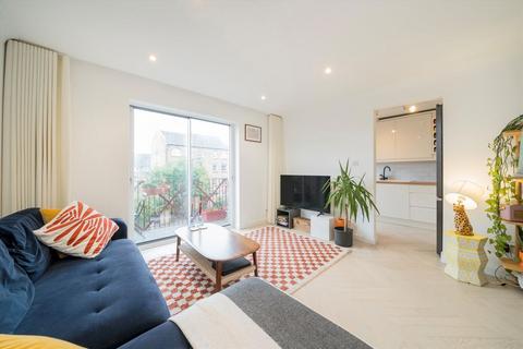 2 bedroom flat for sale, Earlston Grove, London E9