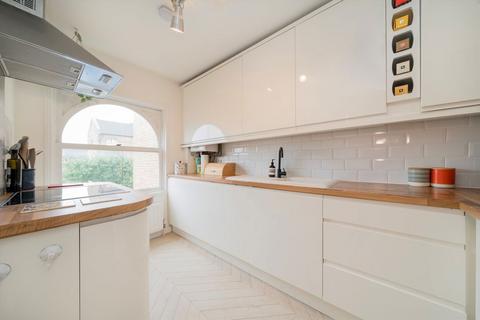 2 bedroom flat for sale, Earlston Grove, London E9
