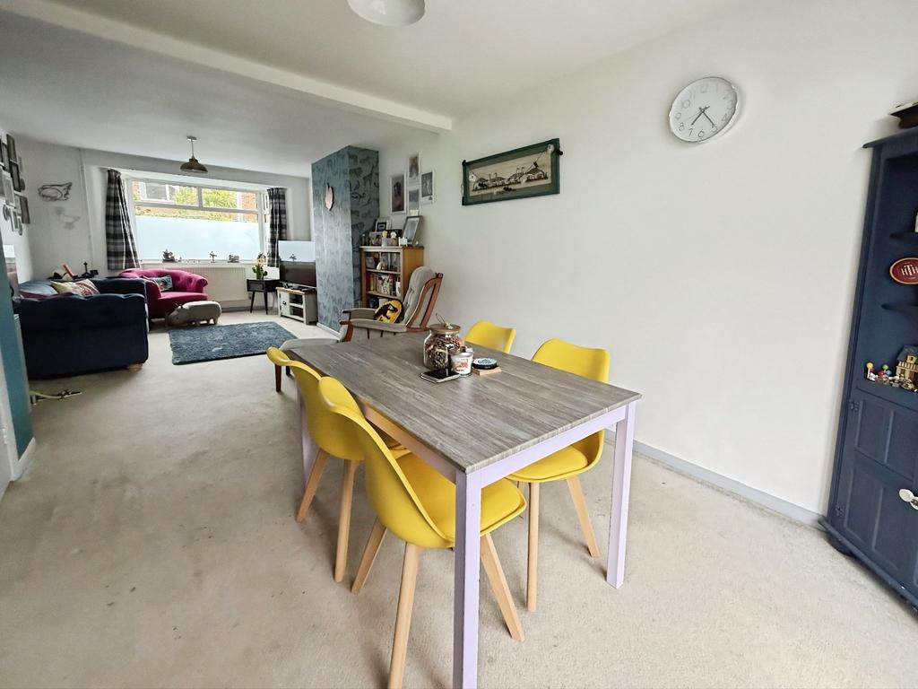 Living/Dining Area