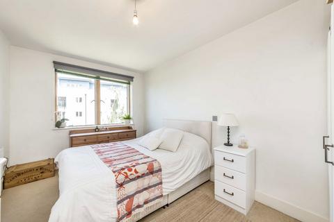 2 bedroom flat for sale, Houghton Square, London SW9