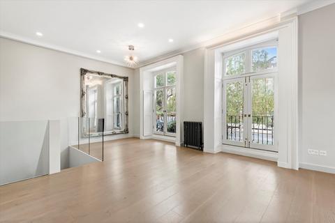 3 bedroom flat to rent, Addison Road, London, W14