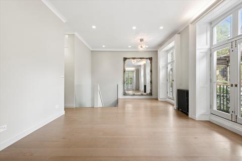 3 bedroom flat to rent, Addison Road, London, W14