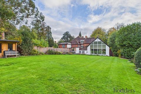 undefined, Woburn Hill, Addlestone, Surrey, KT15