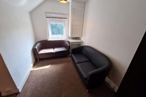 2 bedroom flat to rent, Kensington Terrace, Leeds LS6