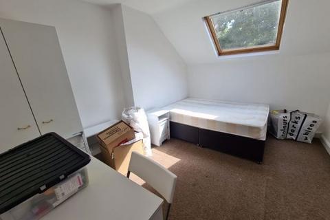 2 bedroom flat to rent, Kensington Terrace, Leeds LS6