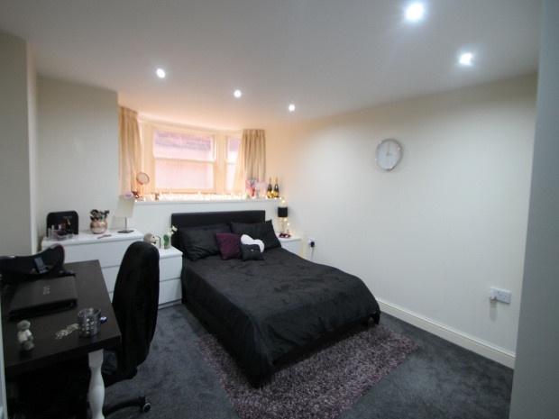 A cozy bedroom featuring a comfortable double b...