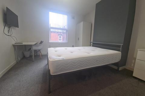 2 bedroom house to rent, Harold View, Leeds LS6
