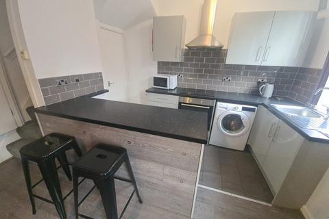 2 bedroom house to rent, Harold View, Leeds LS6