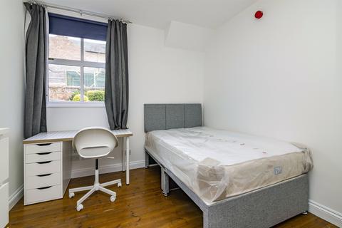 2 bedroom flat to rent, Douglas Road, Nottingham NG7