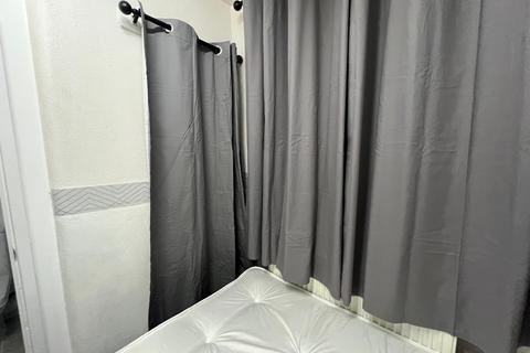 Studio to rent, Boundary Road, London NW8