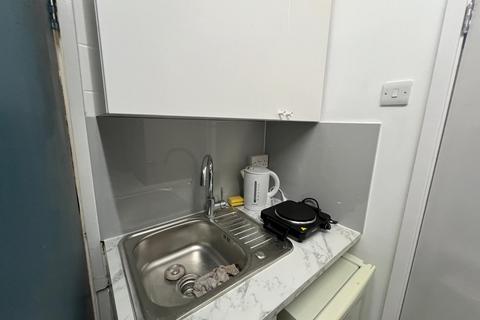 Studio to rent, Boundary Road, London NW8