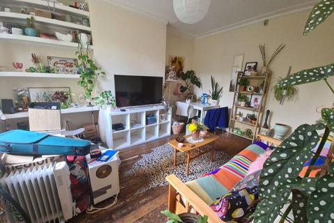 2 bedroom house to rent, Haddon Place, Leeds LS4