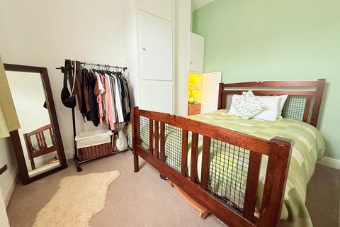 2 bedroom terraced house for sale, Oakroyd Terrace, Shipley BD17