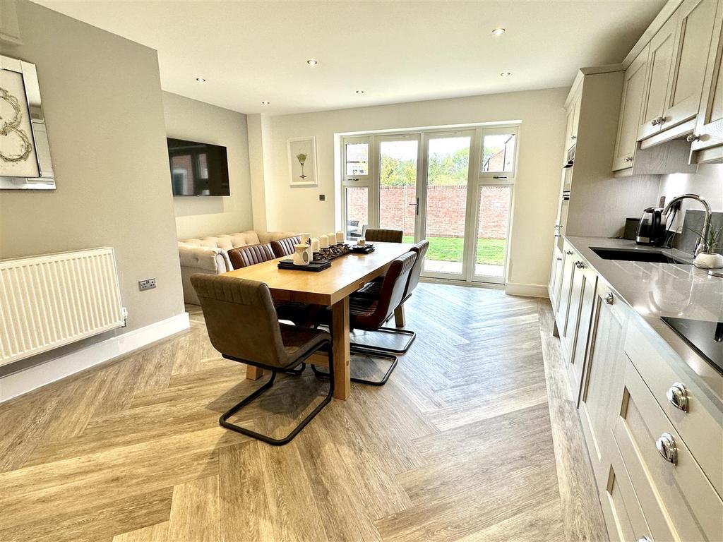 Dining/ kitchen