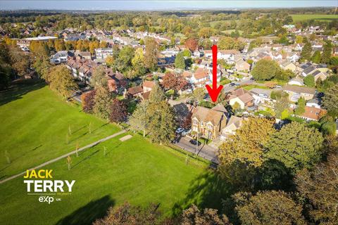 39 Leas Road, Warlingham, CR6 9LP