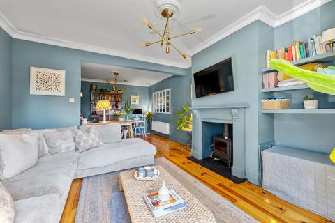 39 Leas Road, Warlingham, CR6 9LP