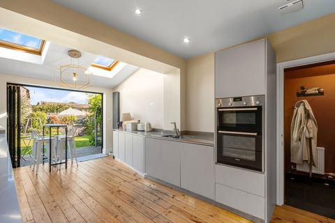 39 Leas Road, Warlingham, CR6 9LP