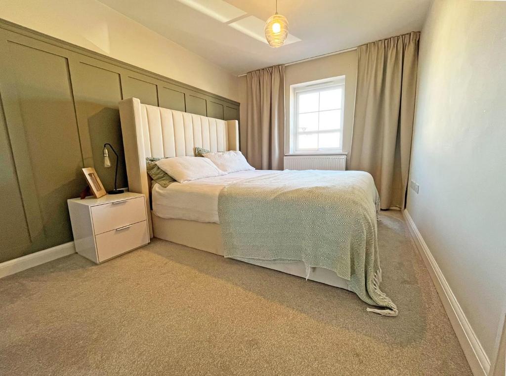Bed 1.jpg